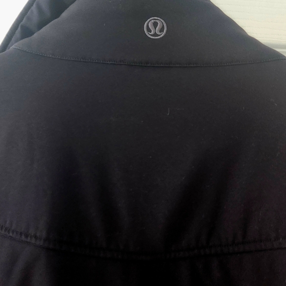 Lululemon Audrey Jacket Sz M Softshell Wind Rain Fitted Silhouette Black - Picture 6 of 15